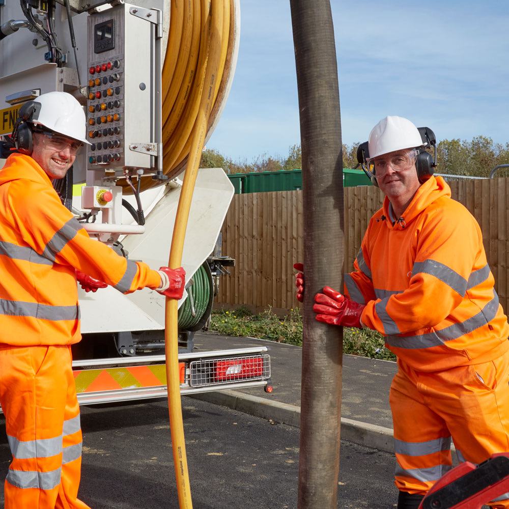 Tanker jetting hose in use